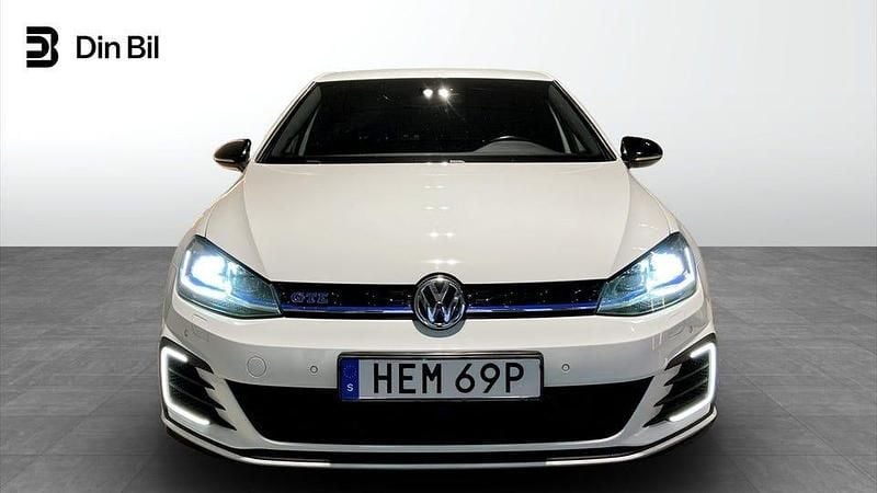Begagnad VW Golf VII GTE 150 HK (110 kW) 2020 Pure white Kombi