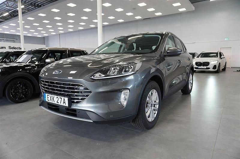 Grå Begagnad 2021 Ford Kuga Titanium SUV | 229 900 kr (Marknadspris) - Bild 1/4