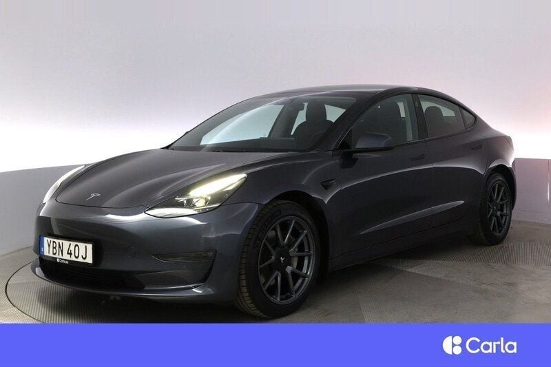 Grå Begagnad 2021 Tesla Model 3 Long Range Sedan | 295 900 kr (Marknadspris) - Bild 1/3