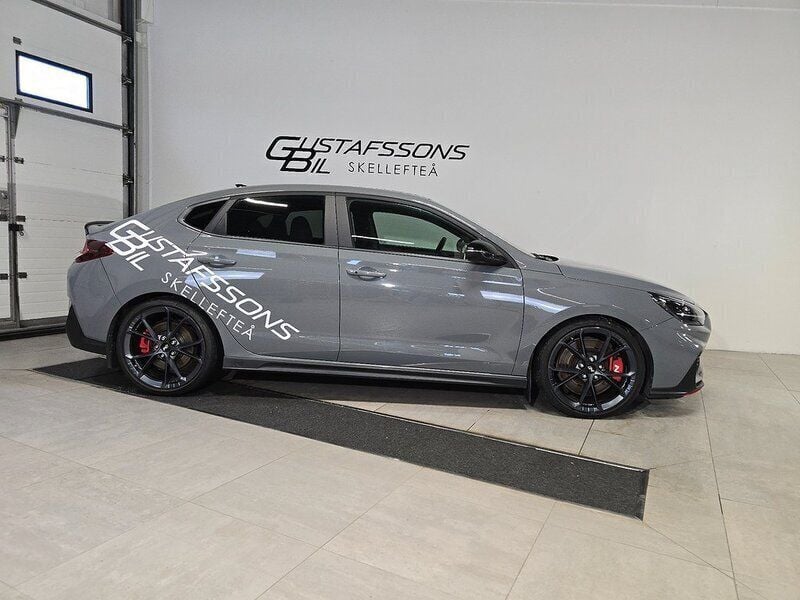 Grå Begagnad 2021 Hyundai i30 N Performance Halvkombi | 349 500 kr - Bild 1/4