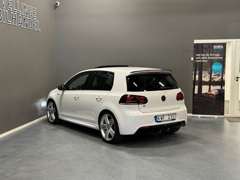 Begagnad VW Golf VI R 271 HK (199 kW) 2010 Vit Halvkombi