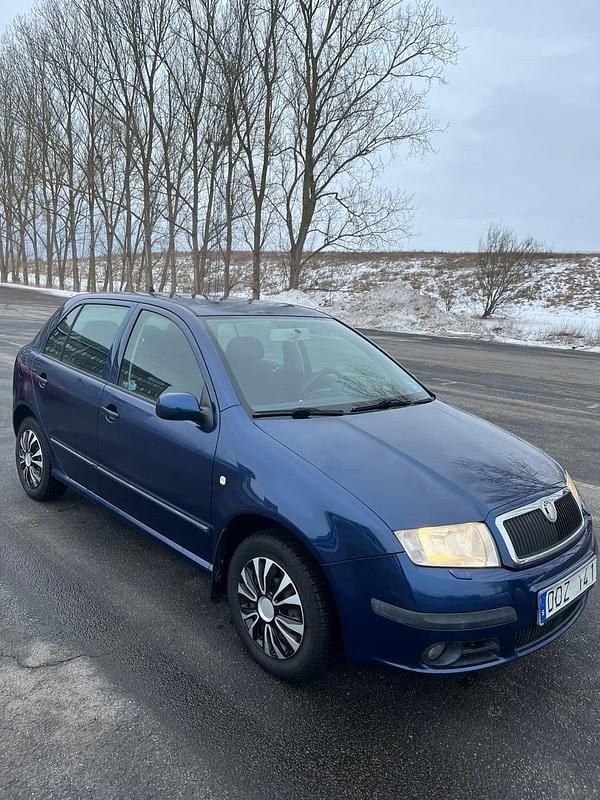 Begagnad Skoda Fabia 64 HK (47 kW) 2007 Mörkblå