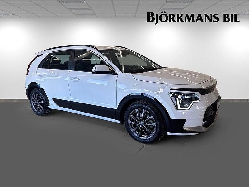 Begagnad Kia e-Niro 150 kW (204 HK) 2022 Vit SUV