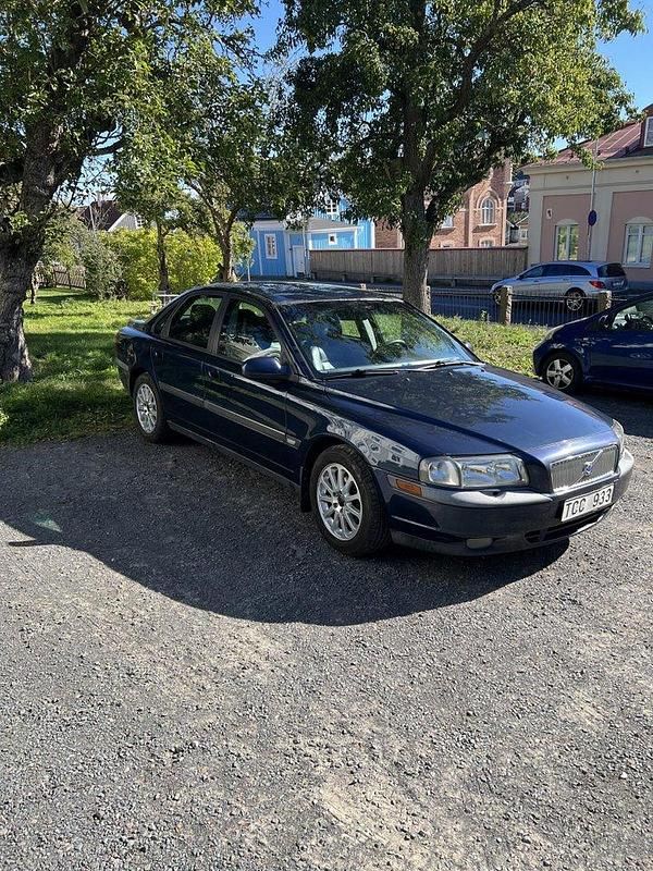 Blå Begagnad 2002 Volvo S80 Sedan | 13 000 kr (Lite dyr) - Bild 1/4