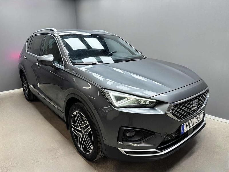 Grå Begagnad 2019 Seat Tarraco XCELLENCE SUV | 249 900 kr (Marknadspris) - Bild 1/4