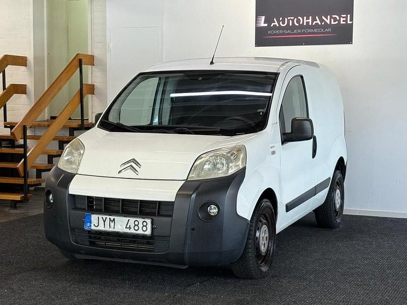Vit Begagnad 2009 Citroën Nemo Minibuss | 34 900 kr (Marknadspris) - Bild 1/4