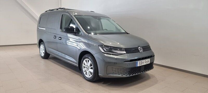 Grå (indiumgrå metallic) Begagnad 2022 VW Caddy Maxi Minibuss | 309 000 kr - Bild 1/4