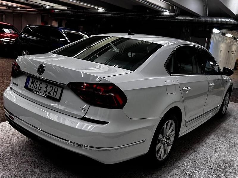 Begagnad VW Passat R-line 170 HK (125 kW) 2017 Vit Sedan