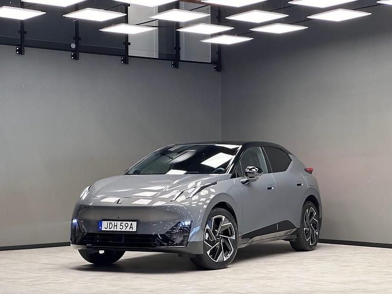 Begagnad Lynk & Co 02 200 kW (272 HK) 2024 Grå SUV