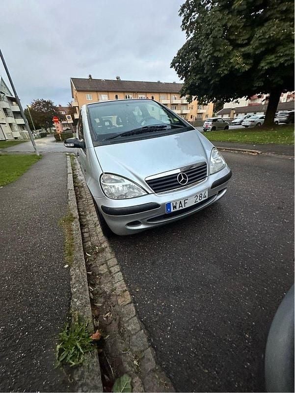 Silver Begagnad 2004 Mercedes A140 Halvkombi | 15 500 kr - Bild 1/4