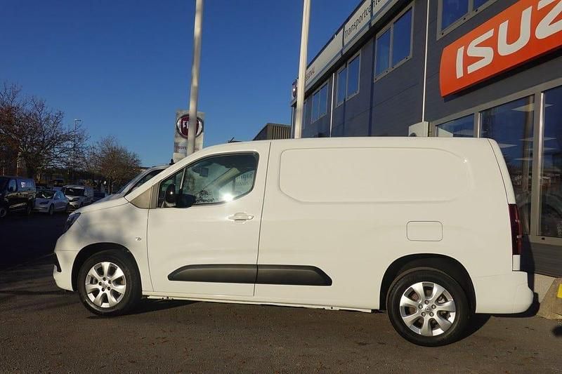 Begagnad Opel Combo 131 HK (96 kW) 2021 Vit Van