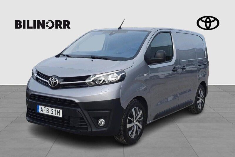 Silver Begagnad 2022 Toyota Proace Comfort Van | 249 900 kr (Superpris) - Bild 1/4