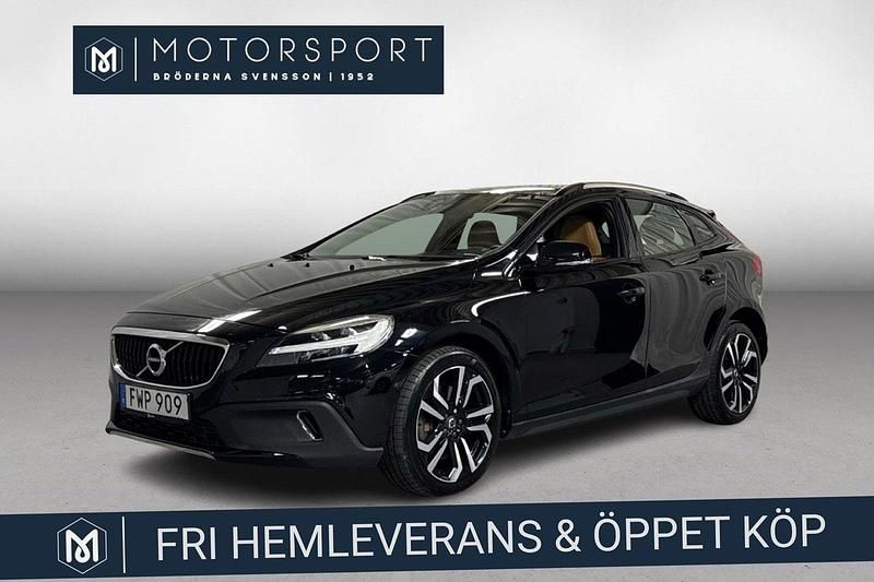 Svart Begagnad 2017 Volvo V40 CC Summum Kombi | 219 900 kr (Lite dyr) - Bild 1/3