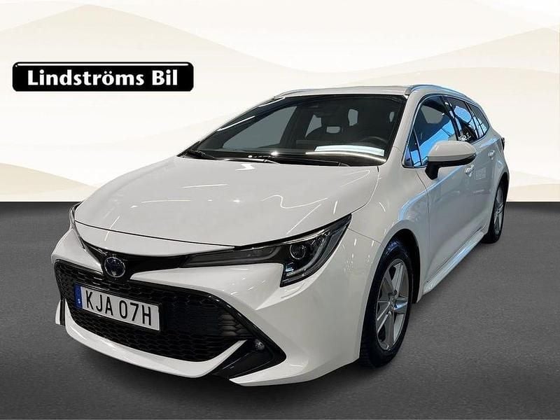 Vit Begagnad 2022 Toyota Corolla Style Kombi | 249 000 kr (Marknadspris) - Bild 1/3