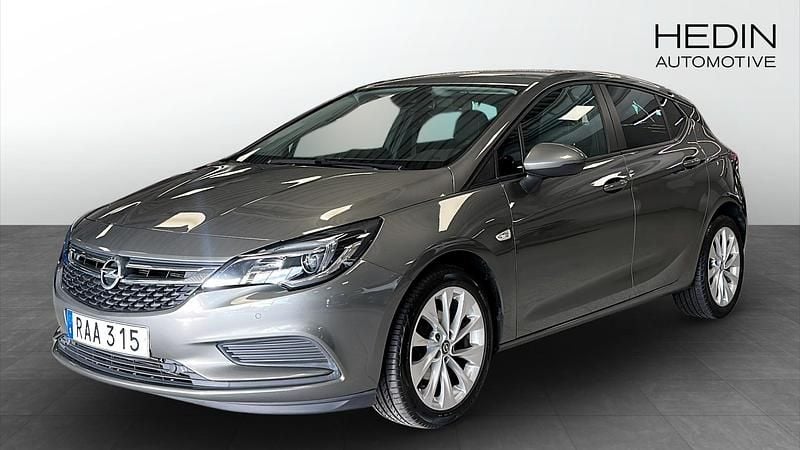 Grå (grey) Begagnad 2018 Opel Astra Edition+ Halvkombi | 129 900 kr (Marknadspris) - Bild 1/4