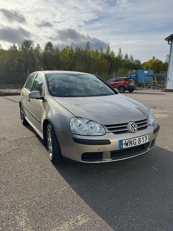 Begagnad 2005 VW Golf IV Halvkombi | 27 000 kr (Marknadspris) - Bild 1/4