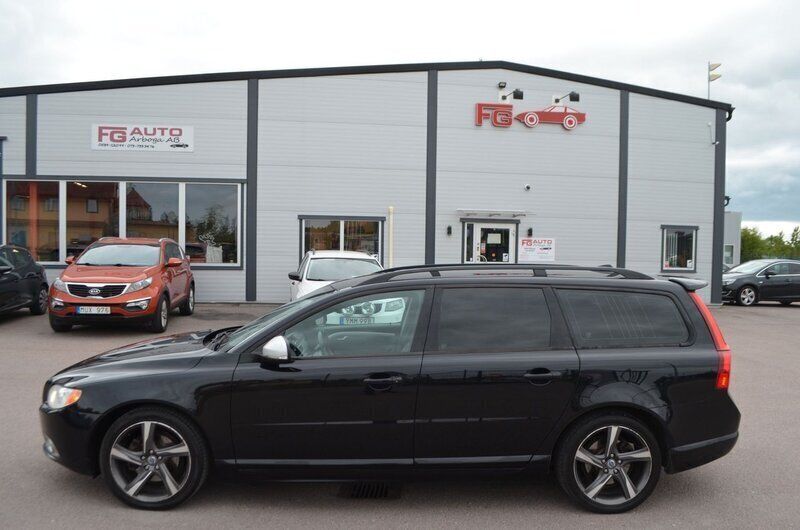 Svart Begagnad 2012 Volvo V70 R-Design Kombi | 104 900 kr (Marknadspris) - Bild 1/4