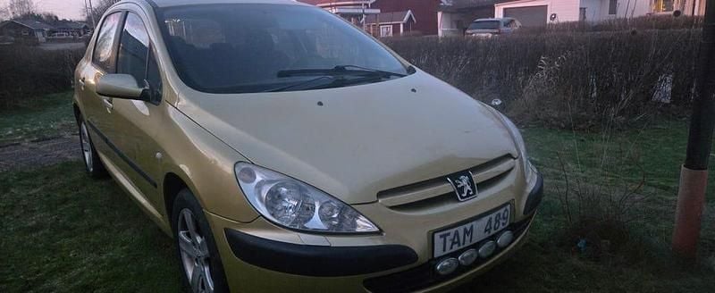 Begagnad Peugeot 307 136 HK (100 kW) 2002 Halvkombi