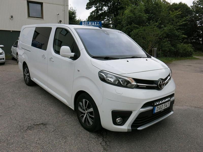 Vit Begagnad 2018 Toyota Proace Van | 259 900 kr - Bild 1/4