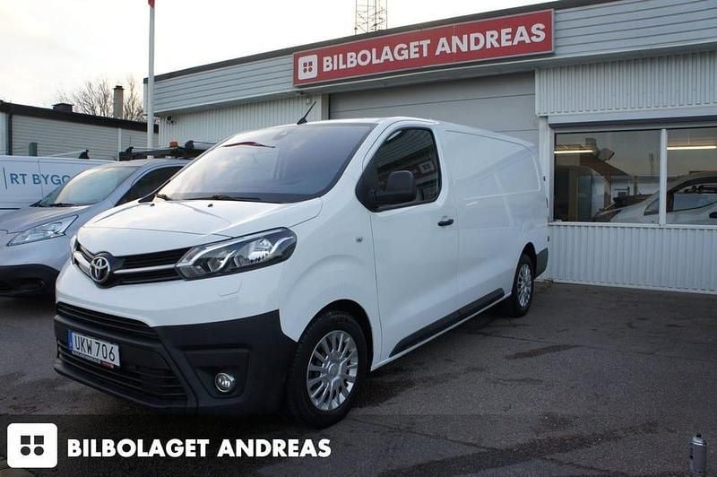 Vit Begagnad 2018 Toyota Proace Minibuss | 189 900 kr (Superpris) - Bild 1/4