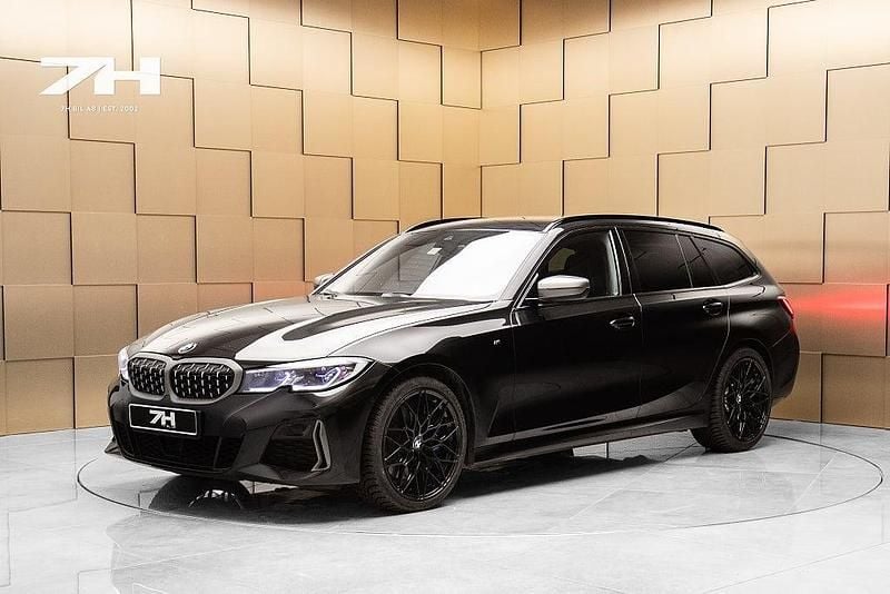 Svart Begagnad 2022 BMW M340 M Sport Sedan | 559 900 kr (Marknadspris) - Bild 1/4