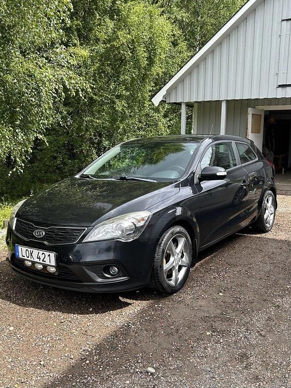 Svart Begagnad 2011 Kia ProCeed Halvkombi | 49 900 kr (Marknadspris) - Bild 1/4