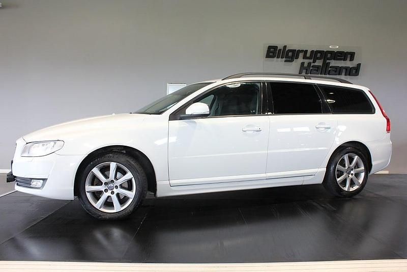 Vit Begagnad 2015 Volvo V70 Kinetic Kombi | 154 900 kr (Marknadspris) - Bild 1/4