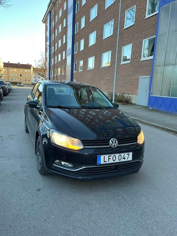 Begagnad 2016 VW Polo Halvkombi | 85 000 kr (Marknadspris) - Bild 1/4