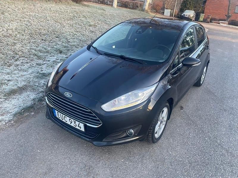 Begagnad 2015 Ford Fiesta Halvkombi | 46 000 kr (Marknadspris) - Bild 1/4