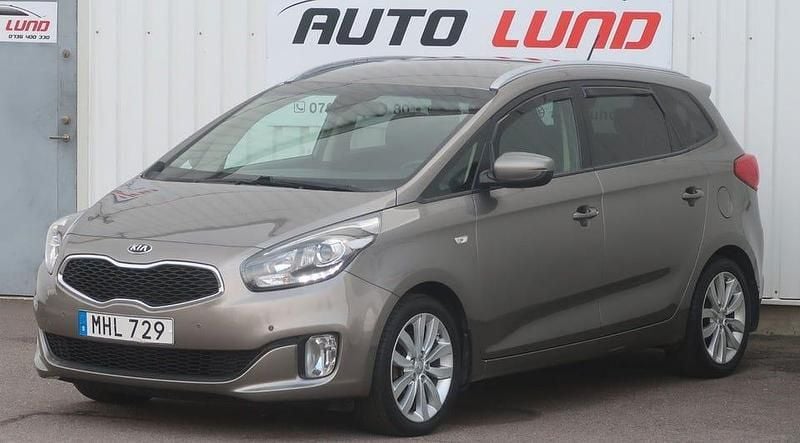 Grå (gråmetallic) Begagnad 2015 Kia Carens Minibuss | 99 900 kr (Marknadspris) - Bild 1/4