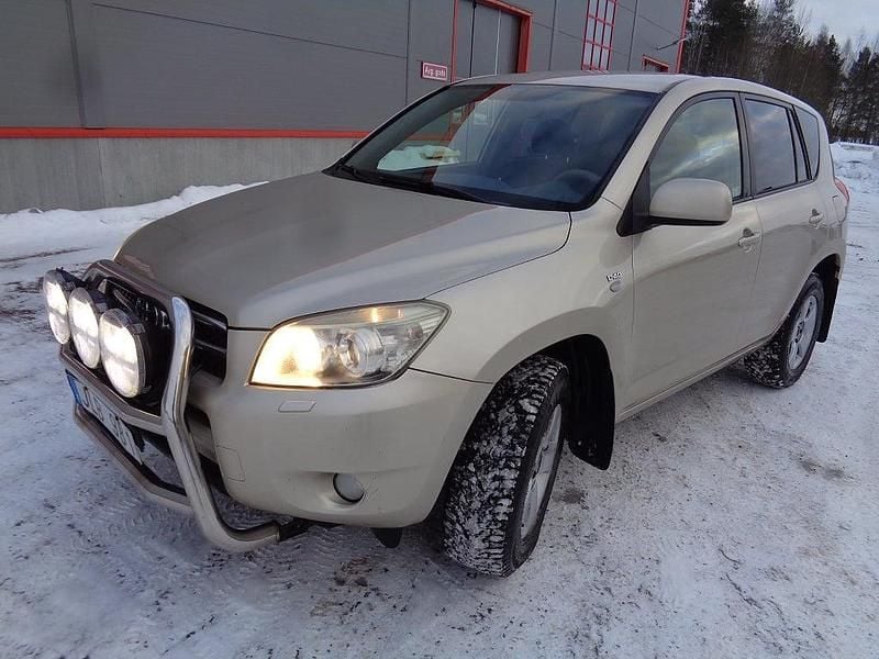 Begagnad Toyota RAV4 136 HK (100 kW) 2007 Ljusbrun SUV
