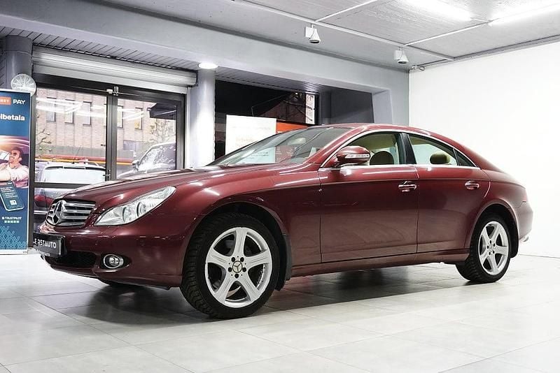 Begagnad Mercedes CLS500 306 HK (225 kW) 2005 Röd Sportkupé