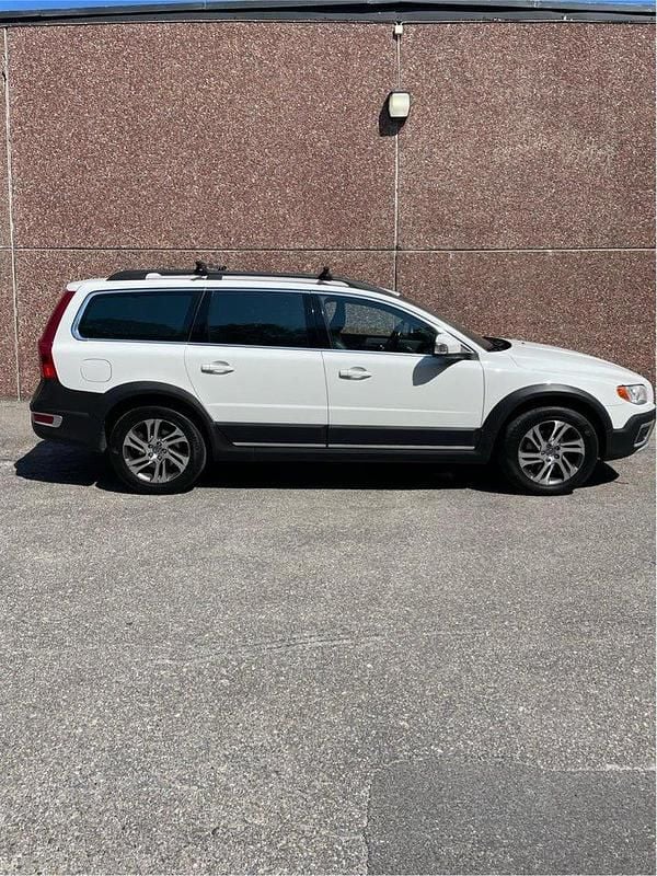 Vit Begagnad 2013 Volvo XC70 Momentum SUV | 140 000 kr (Bra pris) - Bild 1/4