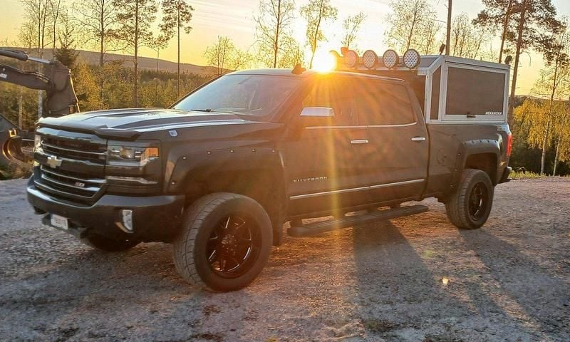 Svart Begagnad 2016 Chevrolet Silverado | 375 000 kr (Dyr) - Bild 1/3