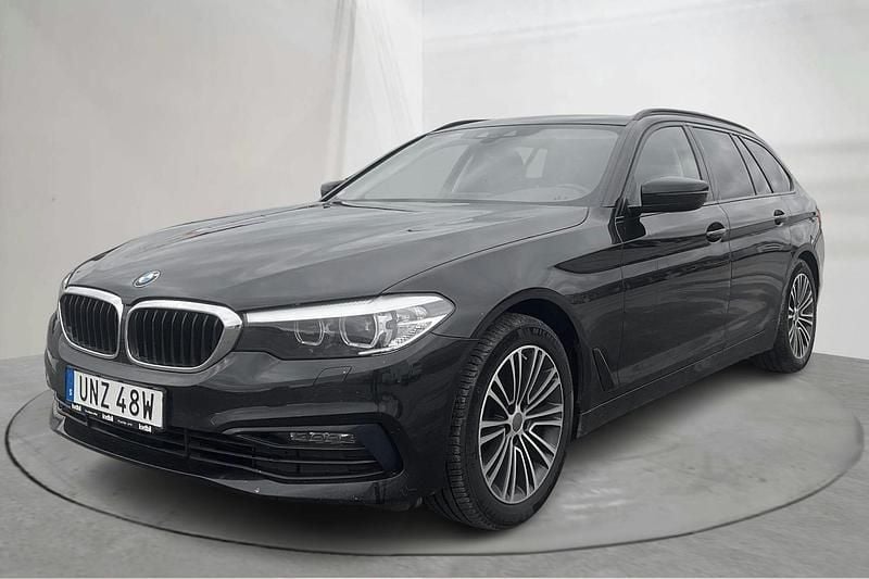 Svart Begagnad 2020 BMW 520 Shadowline Kombi | 289 800 kr (Superpris) - Bild 1/4
