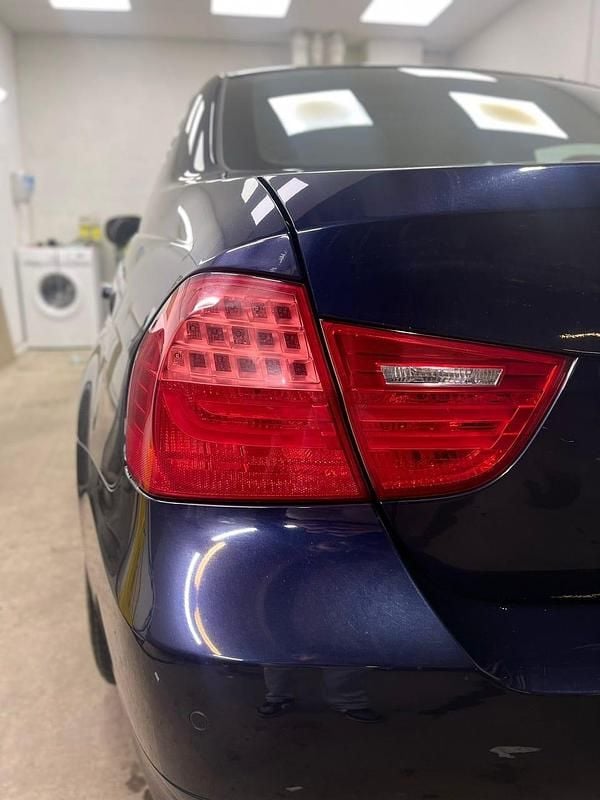 Begagnad BMW 325 218 HK (160 kW) 2009 Sedan
