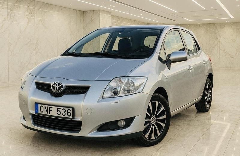 Silver Begagnad 2008 Toyota Auris Halvkombi | 44 999 kr (Marknadspris) - Bild 1/4
