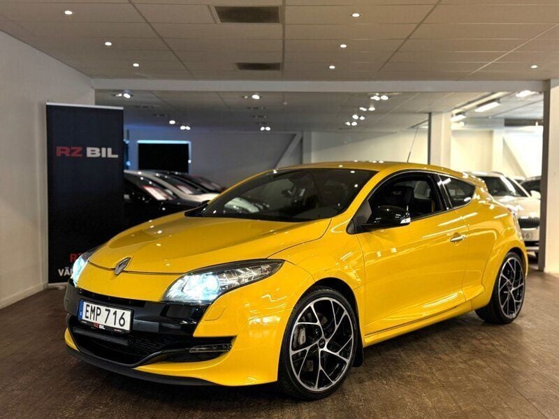 Gul Begagnad 2012 Renault Mégane Coupé R.S. Sportkupé | 169 900 kr - Bild 1/3