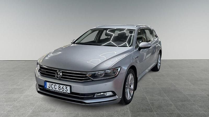 Silver Begagnad 2015 VW Passat GT Kombi | 175 000 kr (Marknadspris) - Bild 1/4