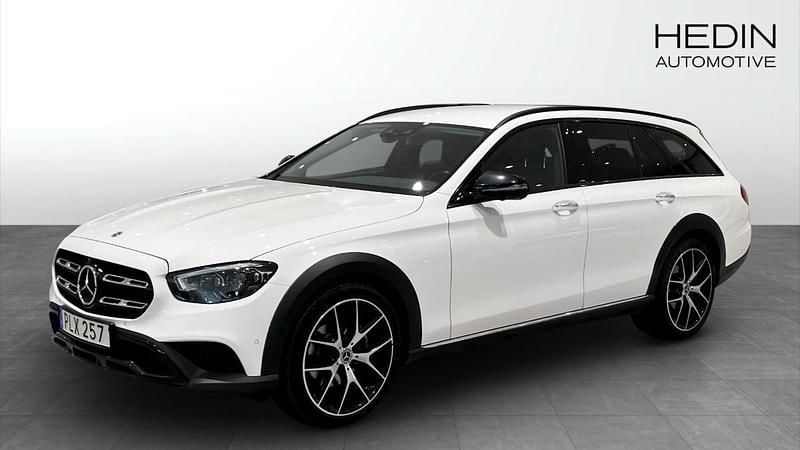 Vit (white) Begagnad 2021 Mercedes E220 Kombi | 369 000 kr (Marknadspris) - Bild 1/4