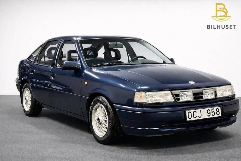 Begagnad Opel Vectra 116 HK (85 kW) 1990 Blå Halvkombi