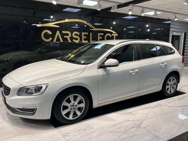 Begagnad Volvo V60 Momentum 166 HK (122 kW) 2014 Vit Kombi