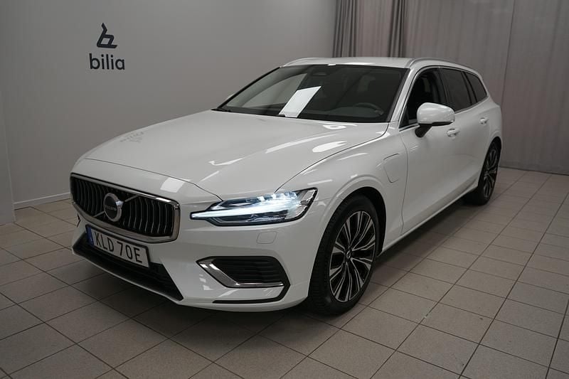 Vit Begagnad 2022 Volvo V60 Core Kombi | 369 900 kr (Marknadspris) - Bild 1/3