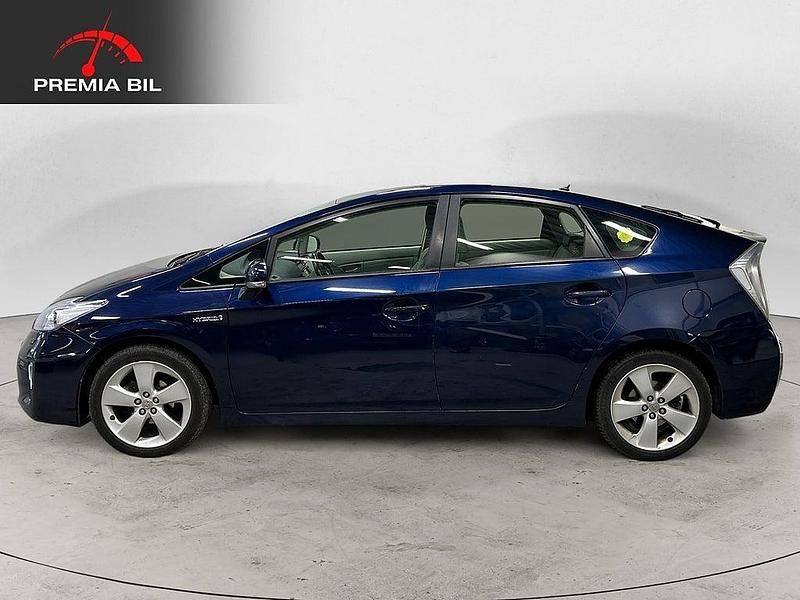 Begagnad Toyota Prius 136 HK (100 kW) 2015 Mörkblå Halvkombi