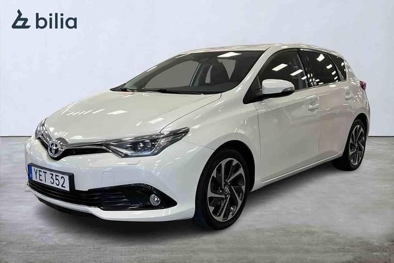 Vit Begagnad 2016 Toyota Auris Halvkombi | 129 900 kr - Bild 1/1