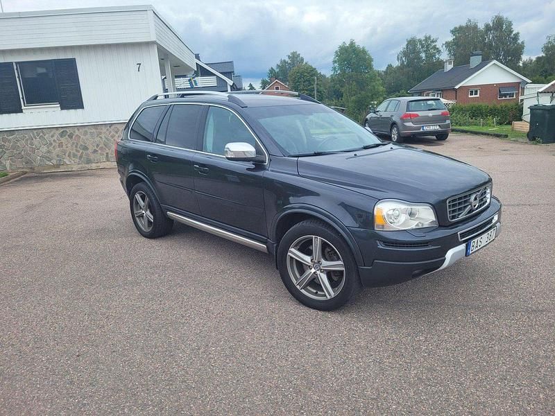 Grå Begagnad 2011 Volvo XC90 R-Design SUV | 85 000 kr (Superpris) - Bild 1/4