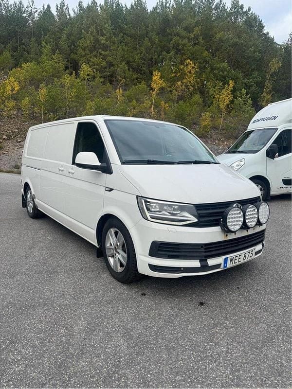 Vit Begagnad 2016 VW T6 Van | 90 000 kr (Superpris) - Bild 1/4