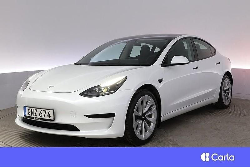 Vit Begagnad 2022 Tesla Model 3 Standard Range Plus Sedan | 339 900 kr (Marknadspris) - Bild 1/4