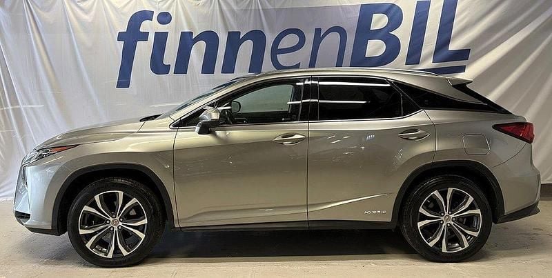 Ljusgrå Begagnad 2017 Lexus RX450h Executive Line SUV | 319 000 kr (Marknadspris) - Bild 1/4