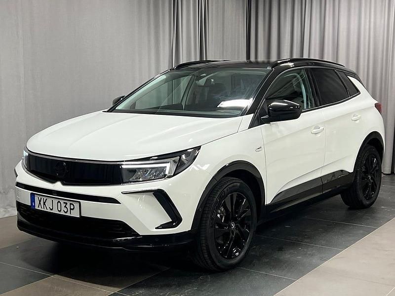Vit Begagnad 2024 Opel Grandland X SUV | 269 900 kr (Marknadspris) - Bild 1/4